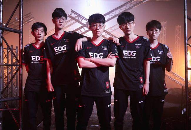 场上球员在 场上球员在